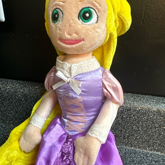 Tangled Repunzel Ringling Brothers Barnum and Bailey Circus Mexico 18 inch - Picture 3 of 10